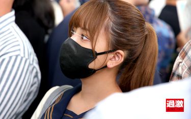 制服JK痴漢！セーラー服の推定Jカップ爆乳女子高生を、満員電車で集団痴漢！